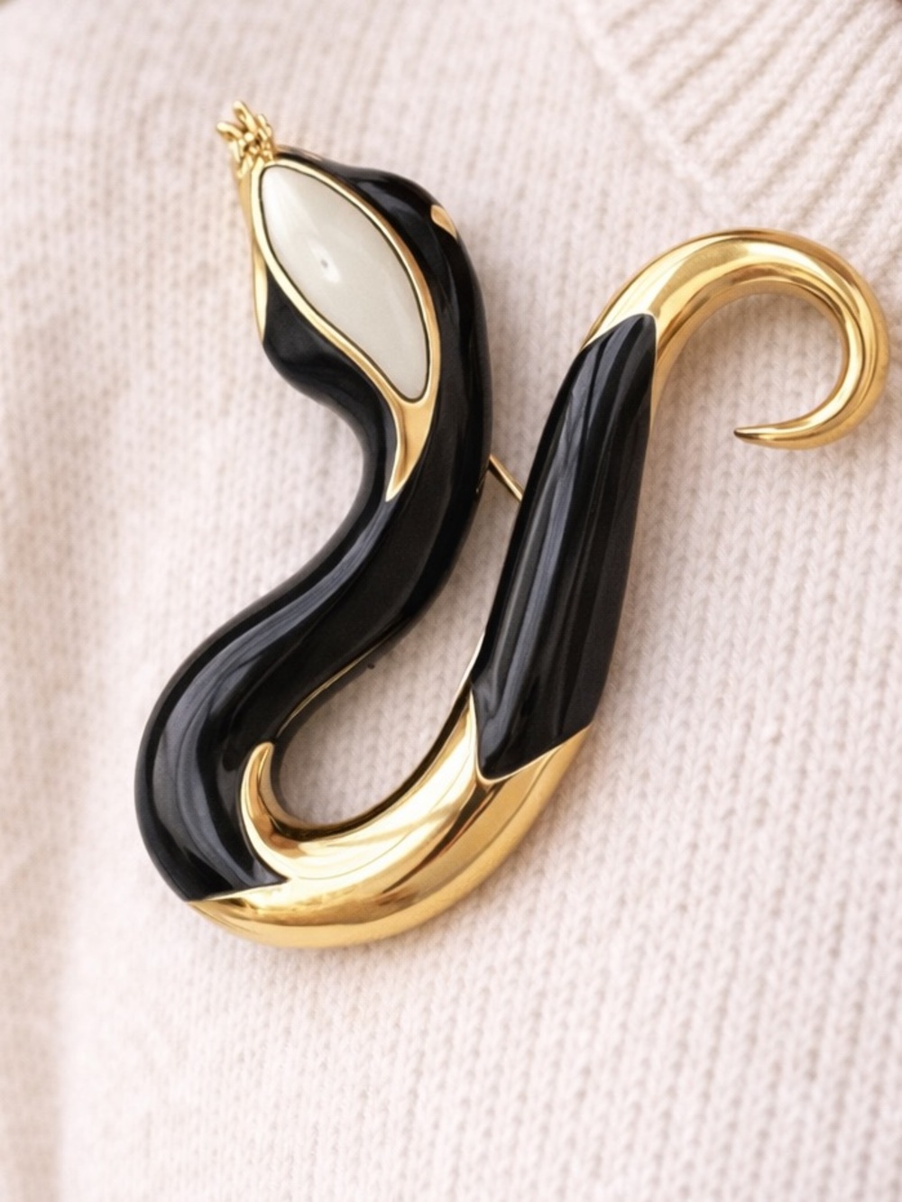 Vintage Gerry’s Signed Goldtone Black Snake Brooch Pin Rare Collectible